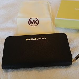 Brand new Michael kors wallet
